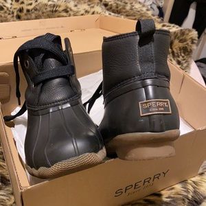 Sperry size 8.5- 2-eye black boots